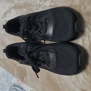 Sketcher Bob's memory foam size 8.5 wide.. black